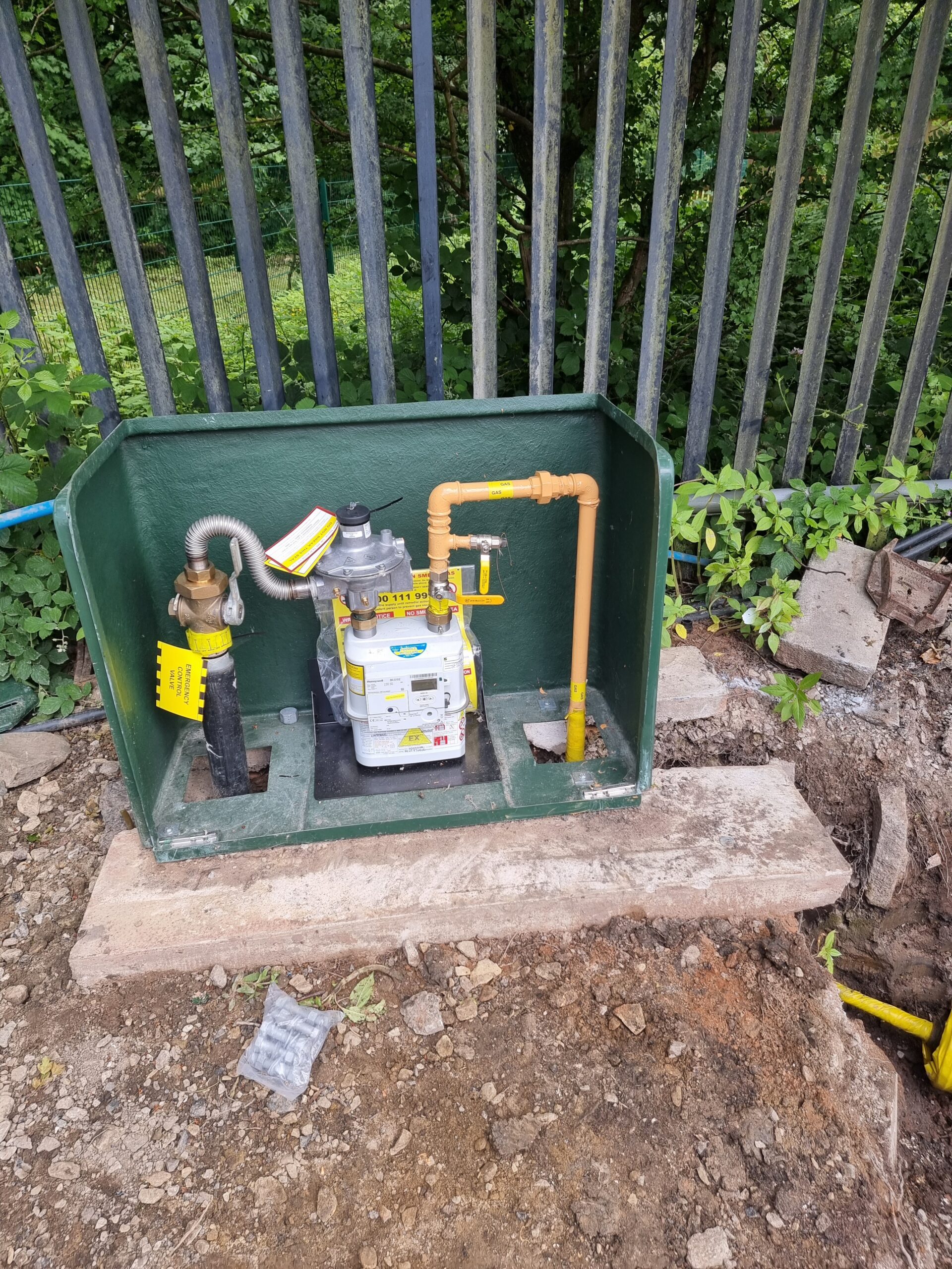 Gas meter outlet pipe work done in threaded (screwed) pipe
