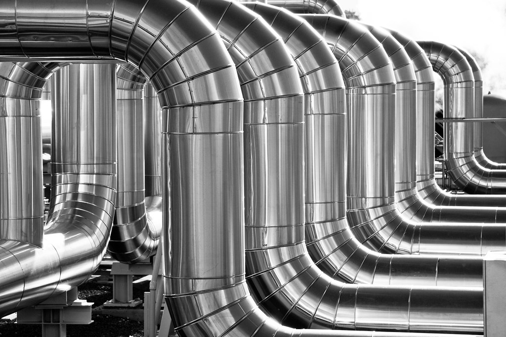 Steam pipe work with expansion loops